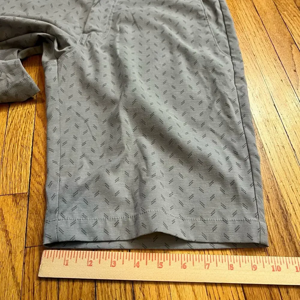 Travis Mathew Shorts Mens 32 Gray Performance Golf Stretch Flat Front Geometric